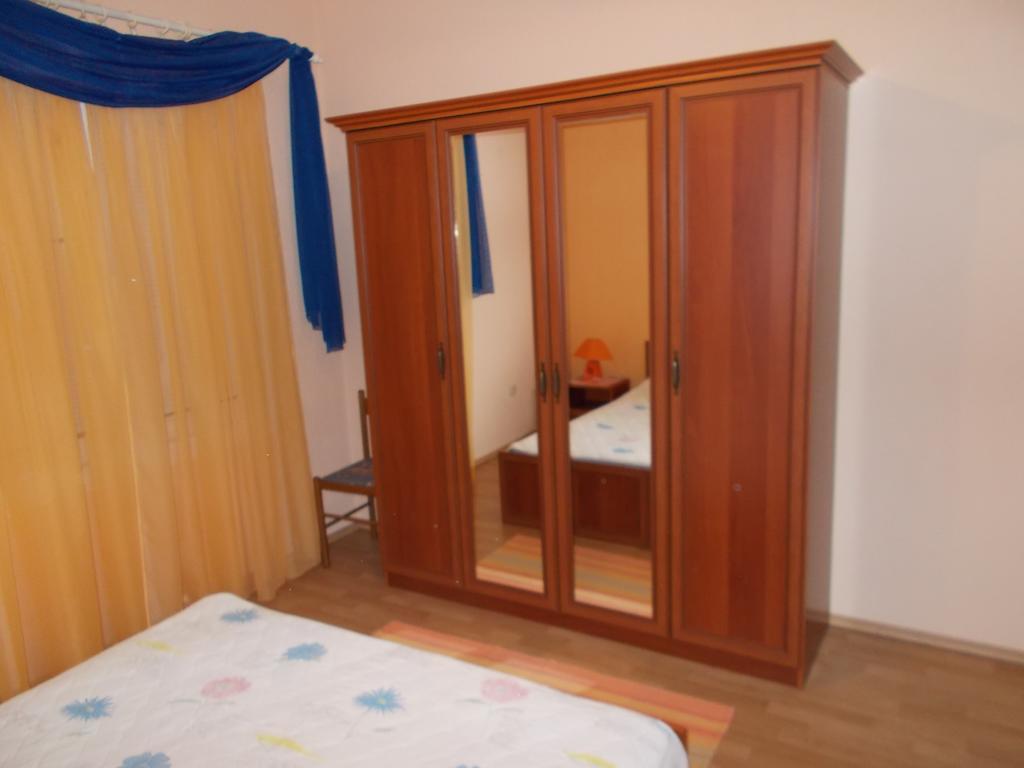 Apartments Makaus Kampor Szoba fotó